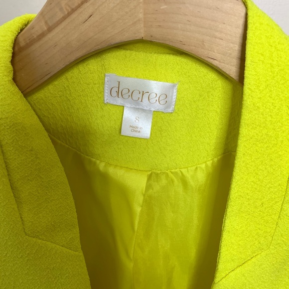 Decree Yellow Jacket - Picture 2 of 3